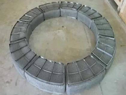 Embedded demister pad is made to circle shape 