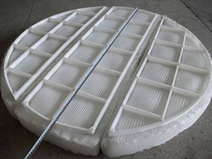 A PP demister pad with plastic grating on the ground.