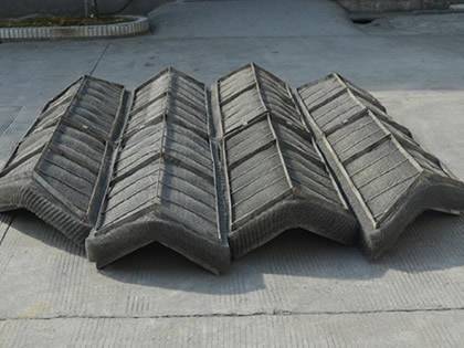 A wavelike type stainless steel demister pad with four parts.